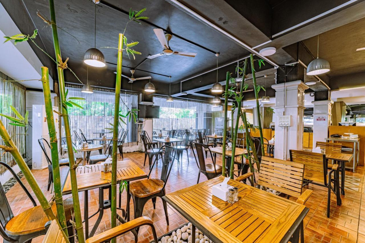 Hotel Athome , Whitefields, Kondapur Hyderabad Ngoại thất bức ảnh