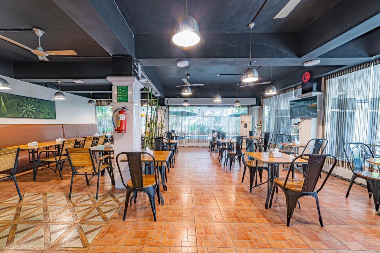 Hotel Athome , Whitefields, Kondapur Hyderabad Ngoại thất bức ảnh