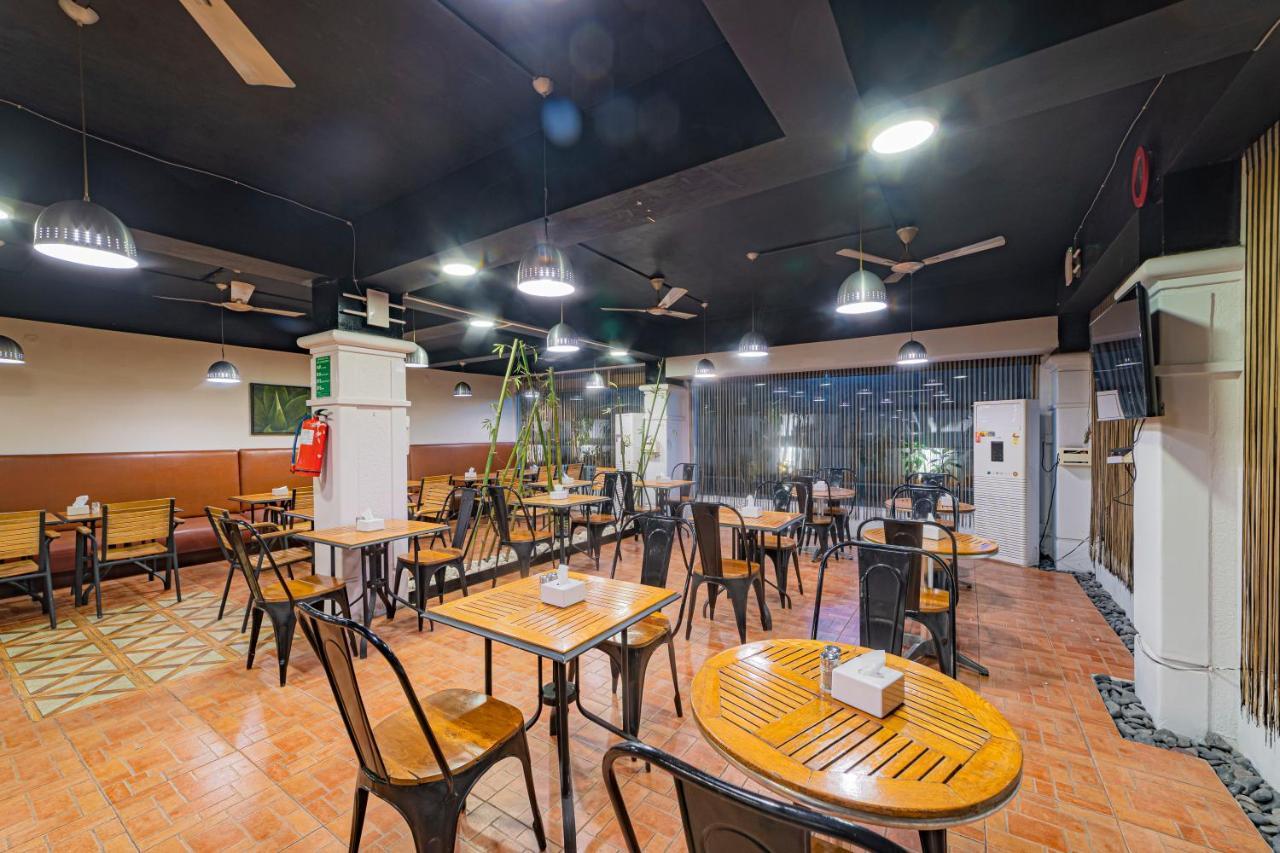 Hotel Athome , Whitefields, Kondapur Hyderabad Ngoại thất bức ảnh